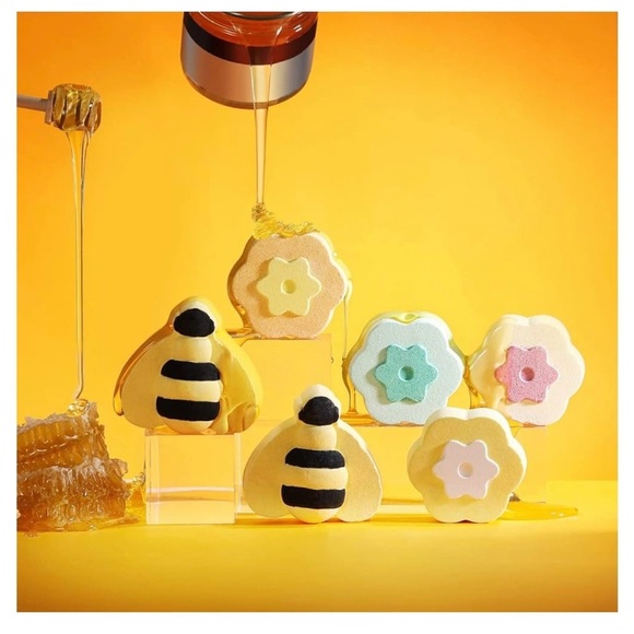 Body and earth bath bomb set (6): Honey, Rose and Lily scents NIB - Picture 4 of 11